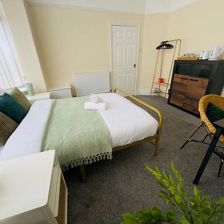 Double Bedroom Near City Center Манчестер Экстерьер фото