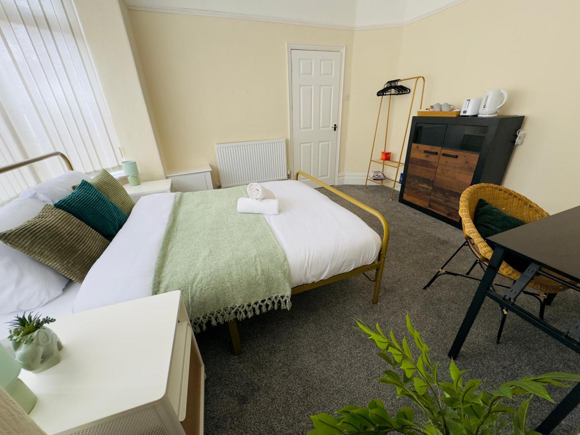 Double Bedroom Near City Center Манчестер Экстерьер фото