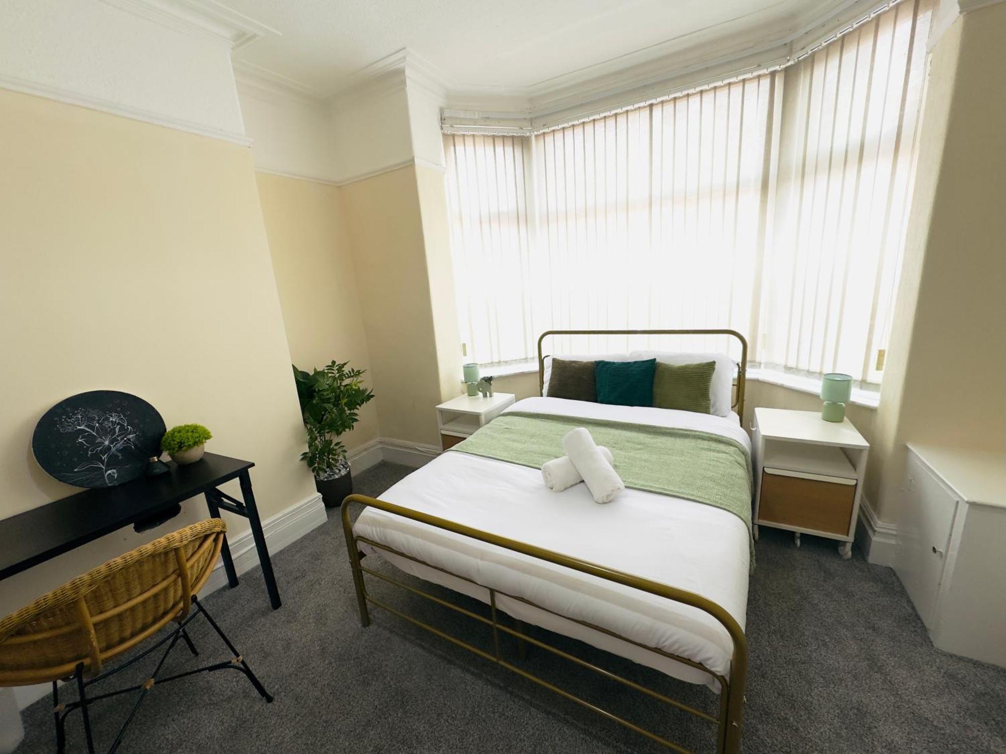 Double Bedroom Near City Center Манчестер Экстерьер фото