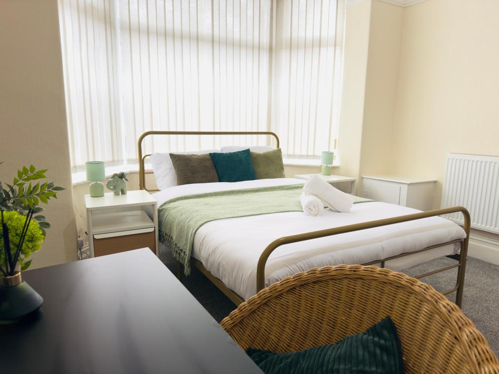 Double Bedroom Near City Center Манчестер Экстерьер фото